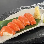 Salmon Nigiri 5 pcs